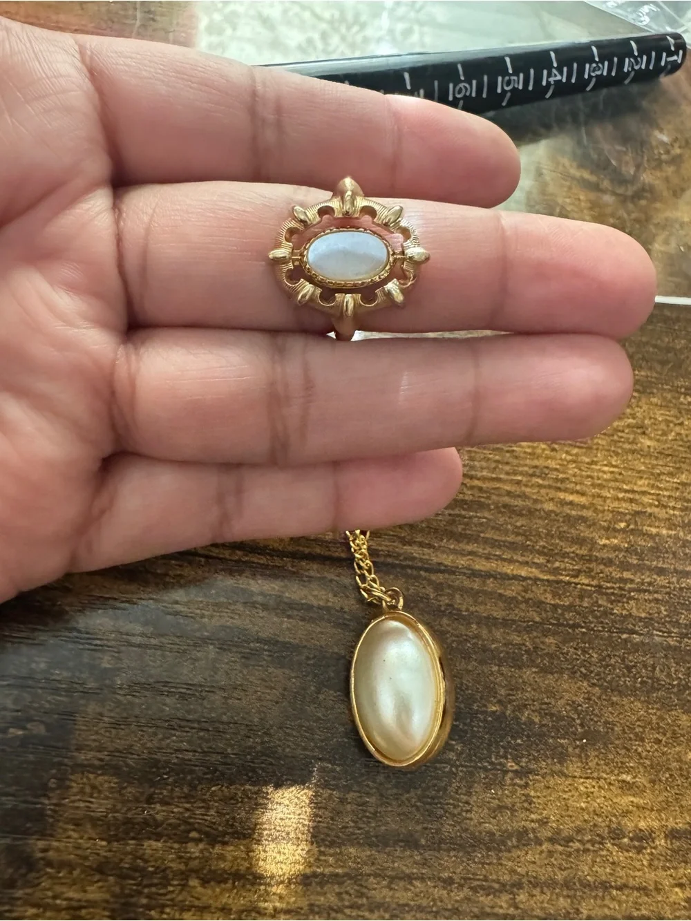 Rare Avon reversible ring size 8 and reversible necklace bundle